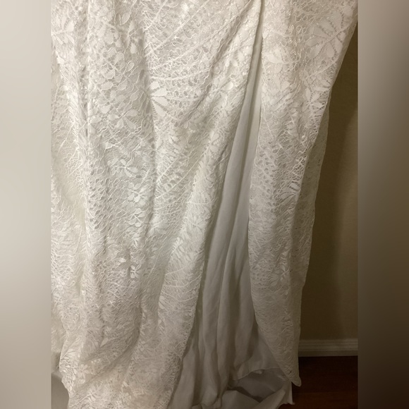 Vera Wang bride dress size 4 - Picture 5 of 9